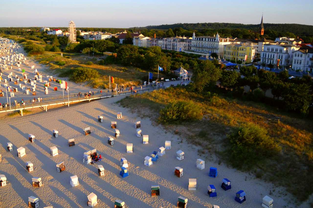 Mecklenburg-Vorpommern with its beaches at the Baltic Sea has the highest density of tourists. It is favourably located between Germany's major cities Berlin and Hamburg.