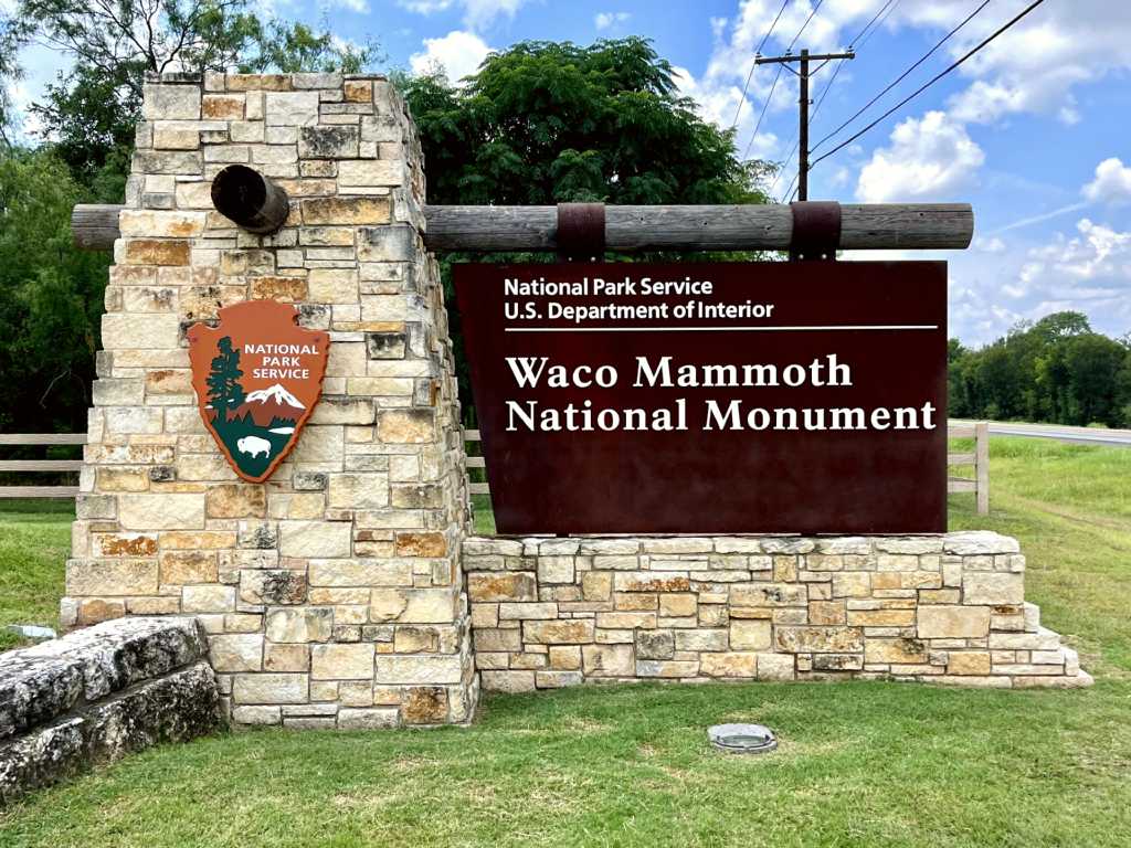 Entrance sign to Waco Mammoth.