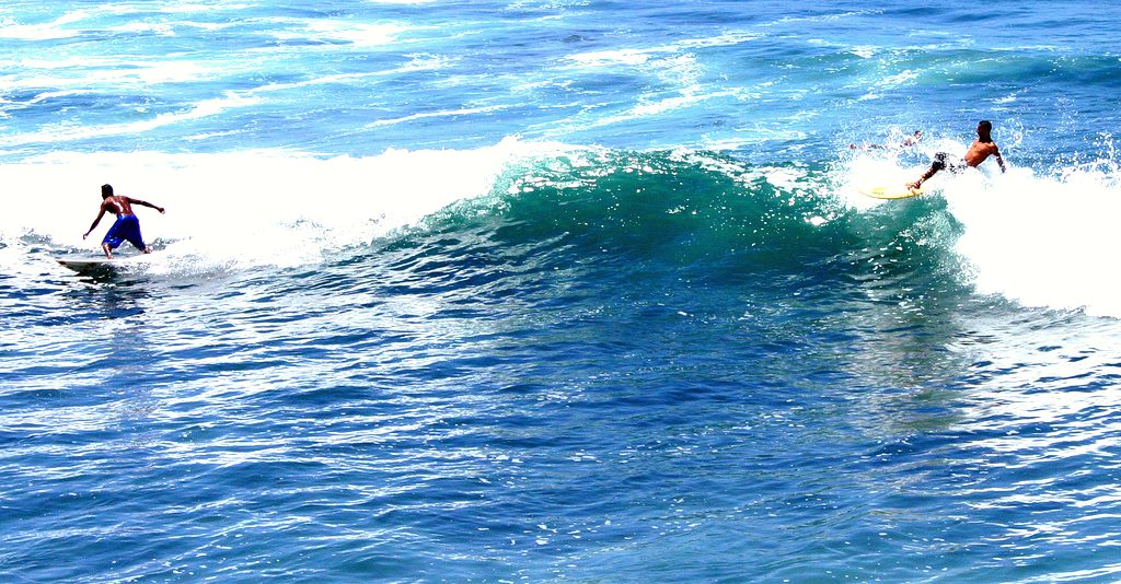 Catch waves at El Tunco beach