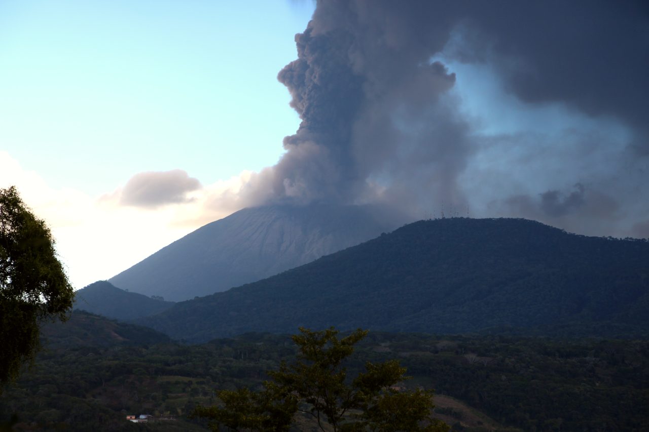The San Miguel (volcano) during the eruption of December 29, 2013