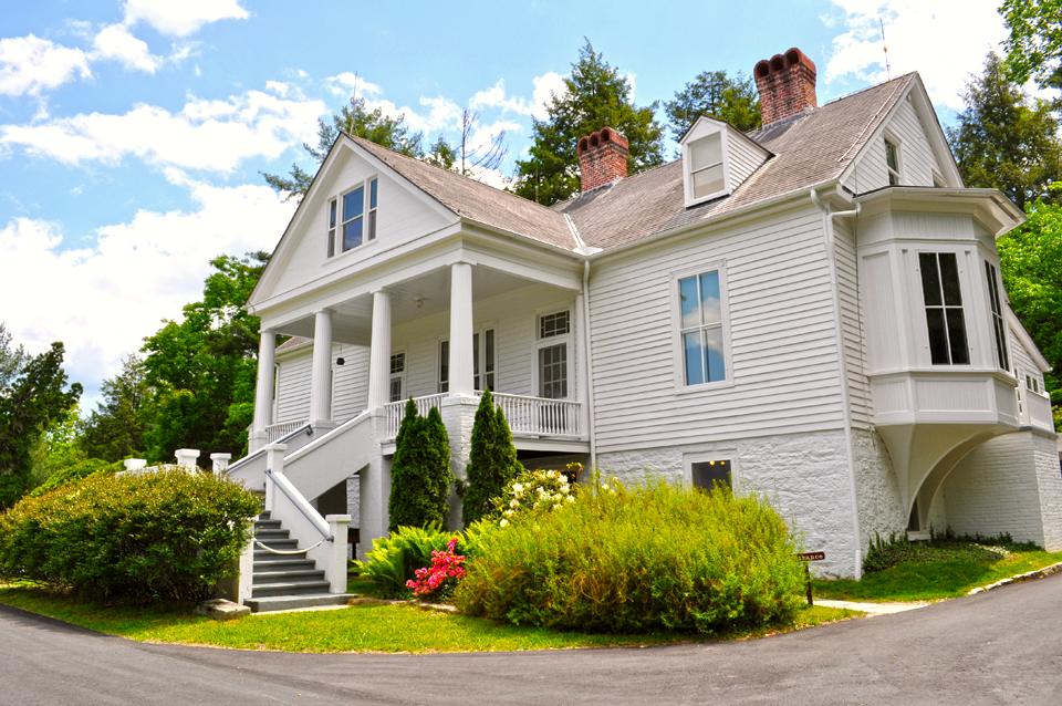 A view of the Sandburg Home as visitors enter the park
