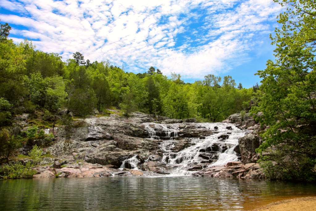 A rocky "shut-in" with a modest waterfall.