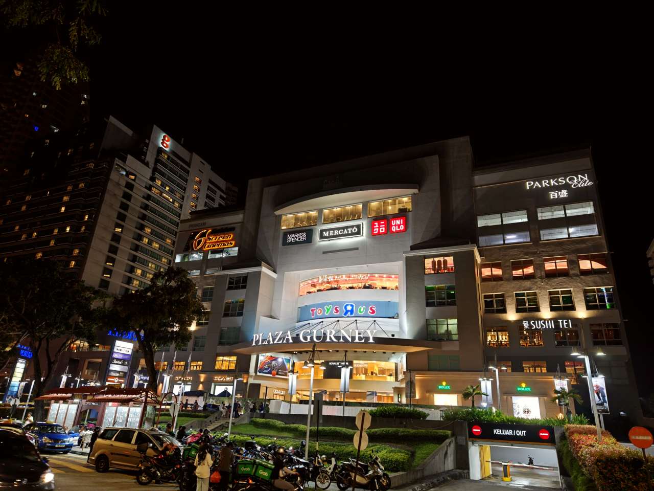 Gurney Plaza