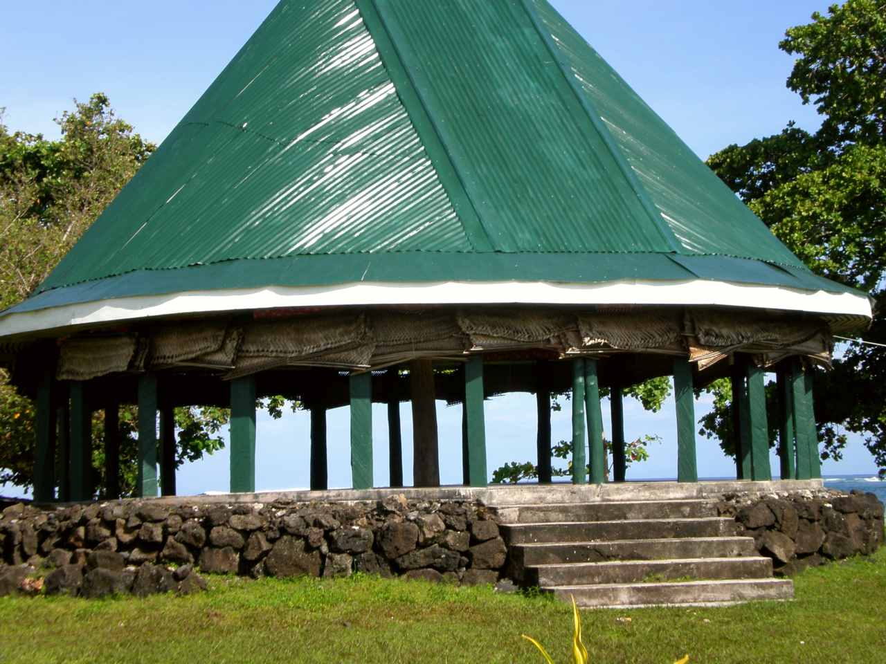 Samoan meeting house, Lelepa village, Savaiʻi (2009). Samoan architecture dictates seating positions for chiefs and orators according to rank.