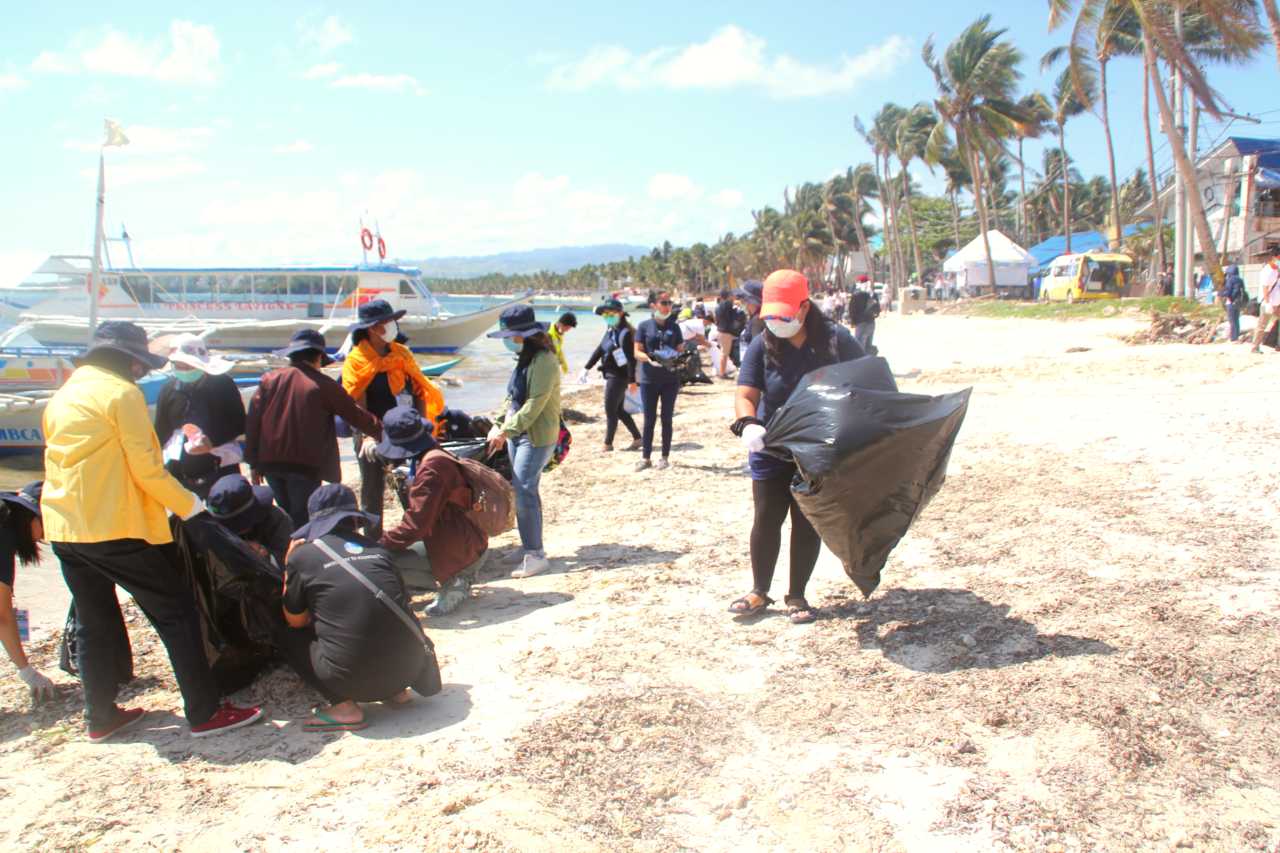 Cleanup of Boracay in 2018