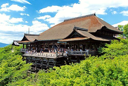 Kiyomizu-dera, the most crowded temple in Kyoto