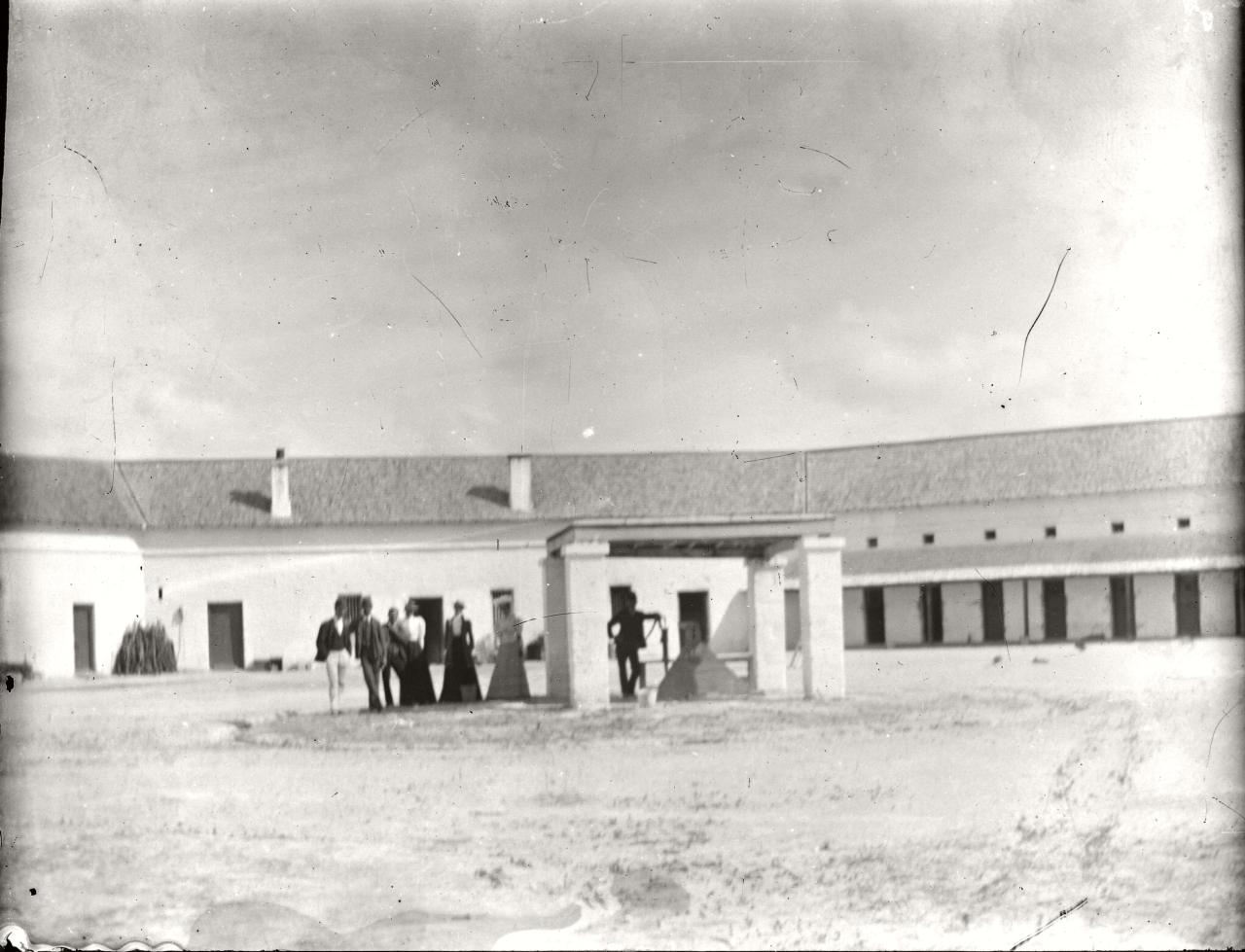 Visitors to the "Quod", early 1900s