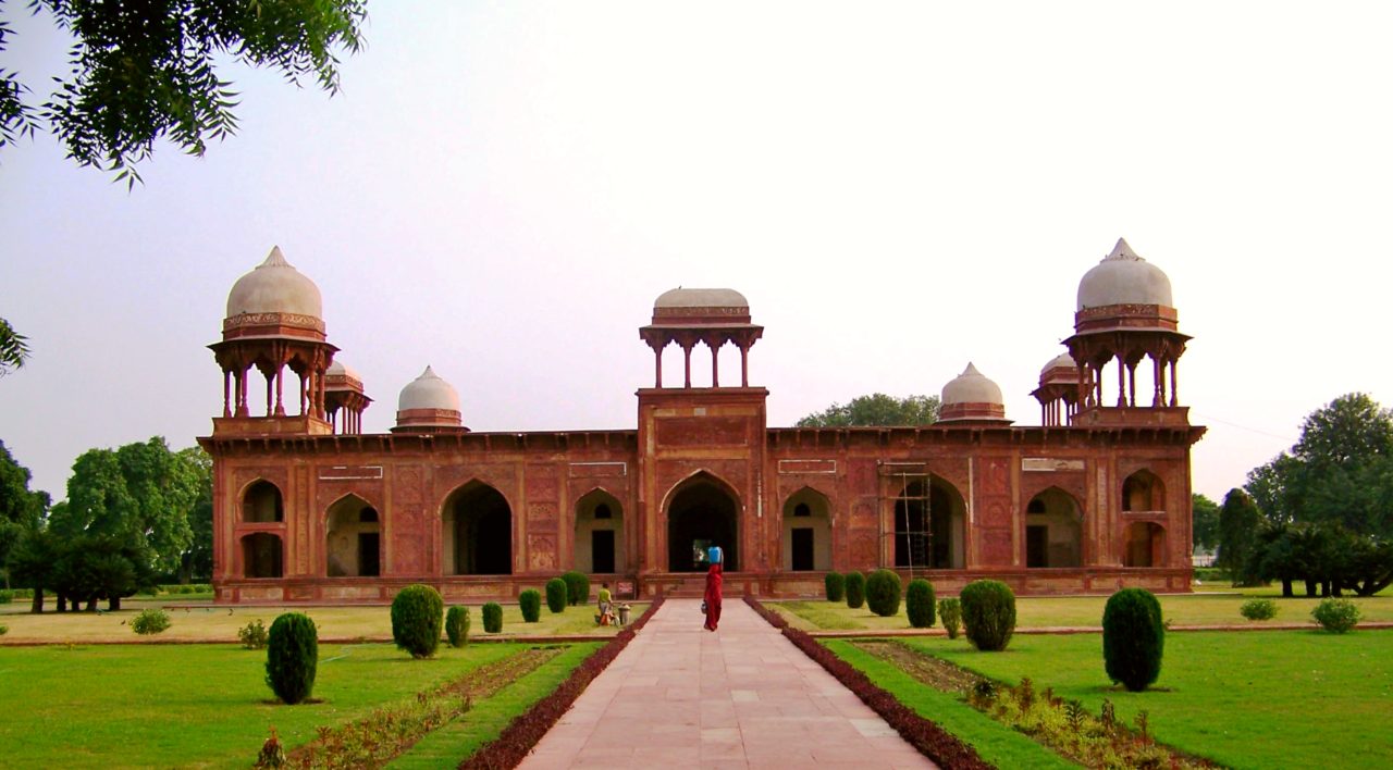 The Tomb of Mariam-uz-Zamani in Sikandra was originally built as a Baradari by Sultan Sikandar Khan Lodi in 1495.