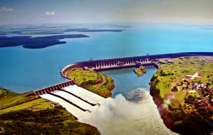 Itaipu-Talsperre