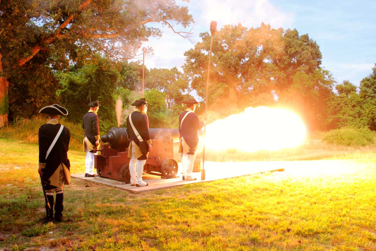 Lamb's Artillery Fire 18 pounder Cannon Yorktown Battlefield